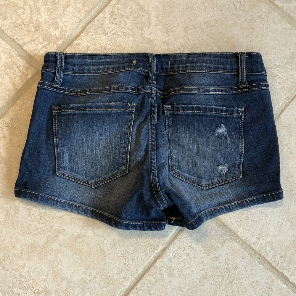 Shorts - Picture 4 of 5